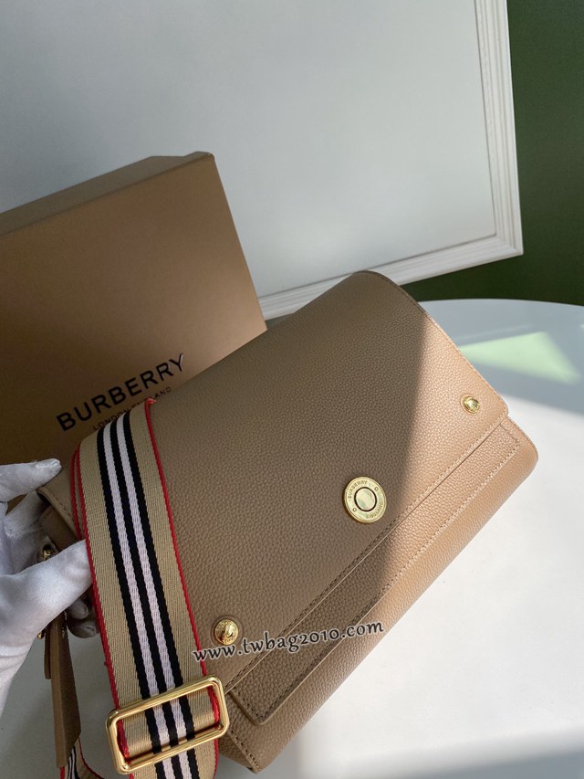Burberry專門店新款粒紋皮革斜背包 巴寶莉網紋背帶肩背斜挎女包 yxb1050